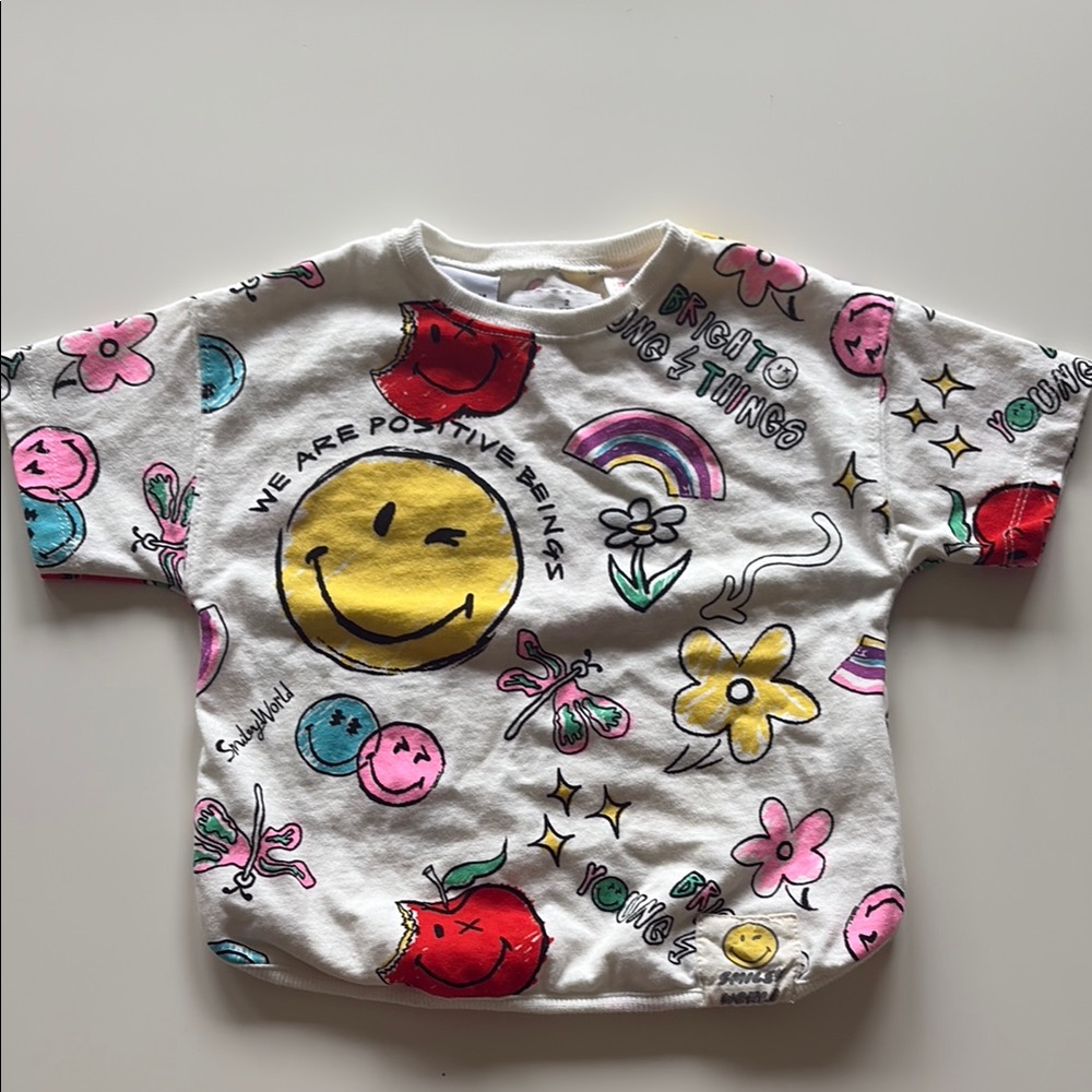 Zara White and Yellow Short Sleeve Tee with Playful Graphics